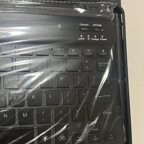 NWOT Wireless Keyboard case for Ipad - Picture 7 of 11